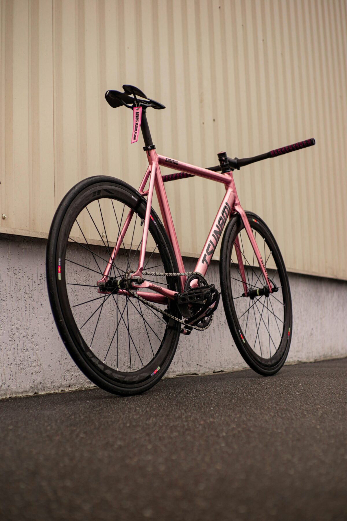 Image of fixie with flat bars.